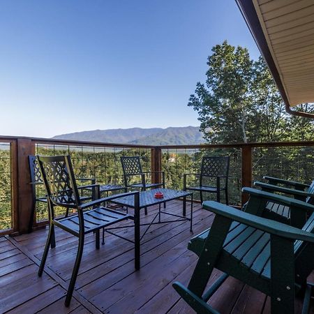 Happy Trails - Cobbly Nob Resort Home Gatlinburg Bagian luar foto