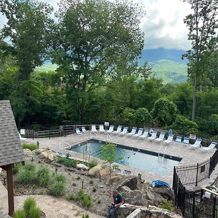 Happy Trails - Cobbly Nob Resort Home Gatlinburg Bagian luar foto