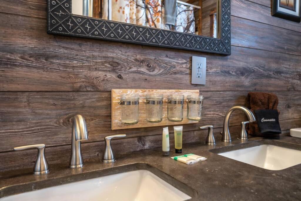 Happy Trails - Cobbly Nob Resort Home Gatlinburg Bagian luar foto
