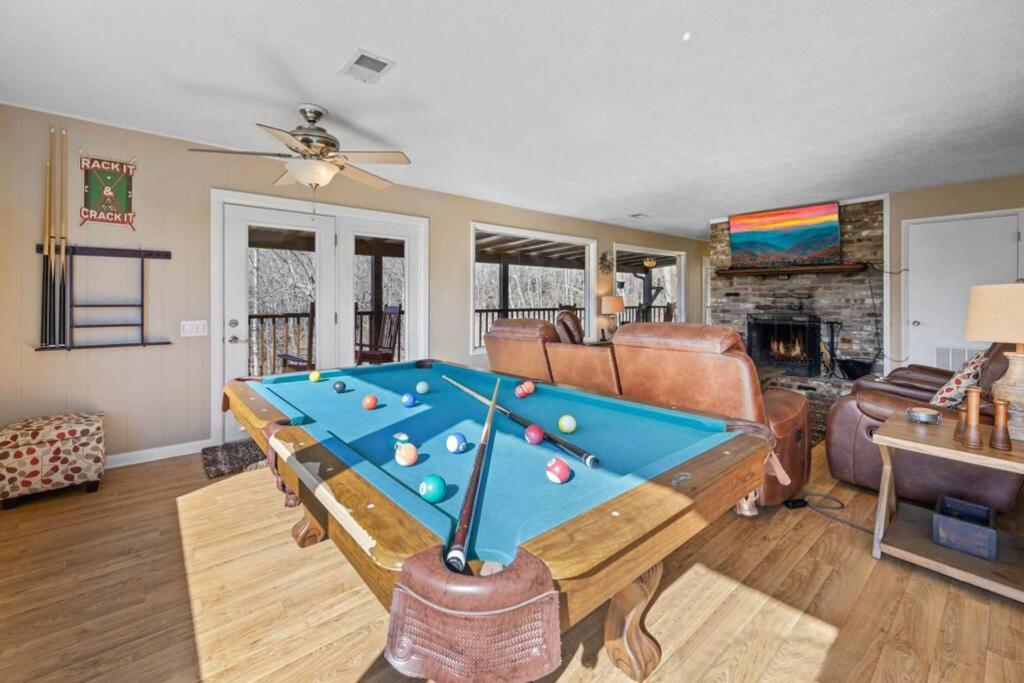 Happy Trails - Cobbly Nob Resort Home Gatlinburg Bagian luar foto