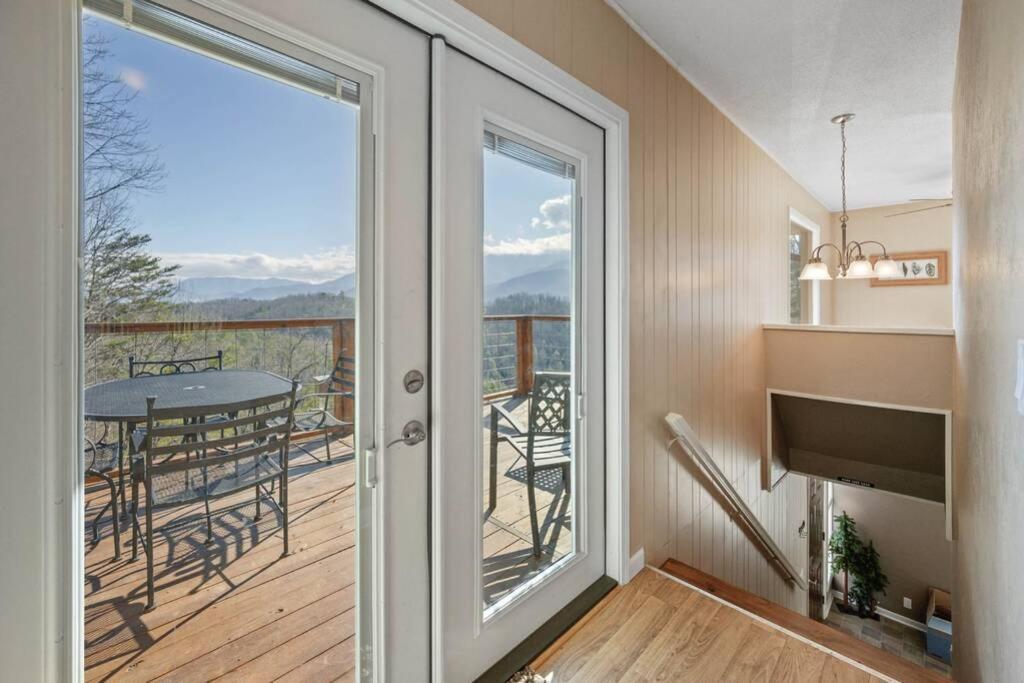 Happy Trails - Cobbly Nob Resort Home Gatlinburg Bagian luar foto