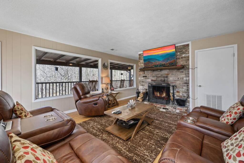 Happy Trails - Cobbly Nob Resort Home Gatlinburg Bagian luar foto