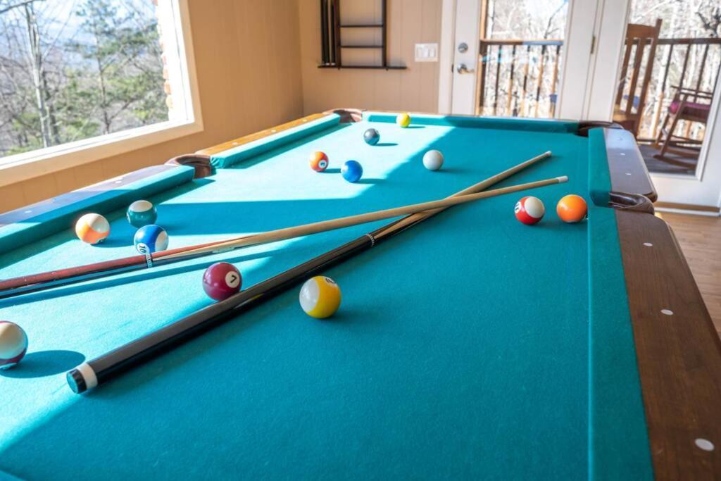 Happy Trails - Cobbly Nob Resort Home Gatlinburg Bagian luar foto