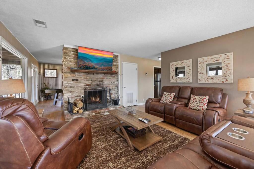 Happy Trails - Cobbly Nob Resort Home Gatlinburg Bagian luar foto