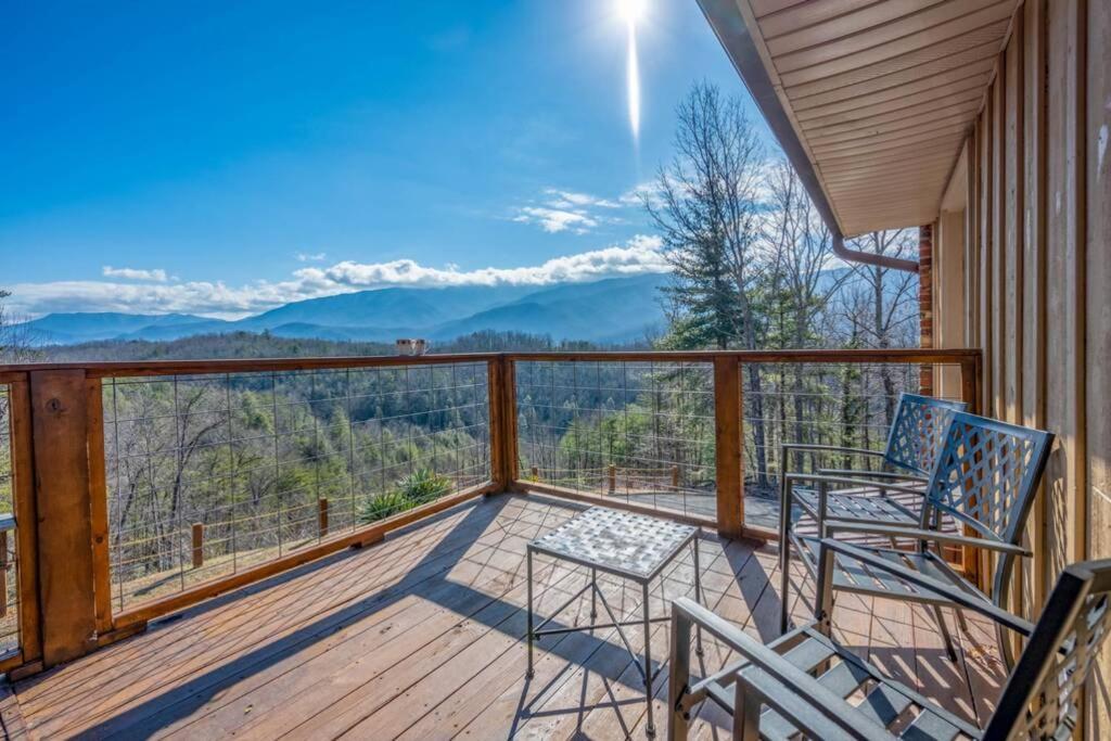 Happy Trails - Cobbly Nob Resort Home Gatlinburg Bagian luar foto