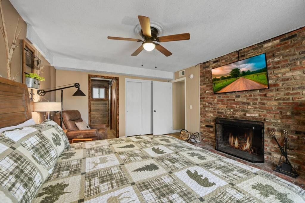 Happy Trails - Cobbly Nob Resort Home Gatlinburg Bagian luar foto
