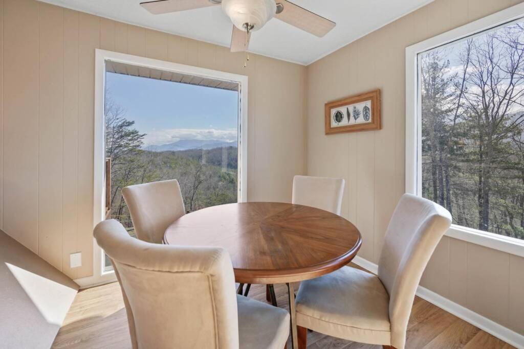 Happy Trails - Cobbly Nob Resort Home Gatlinburg Bagian luar foto