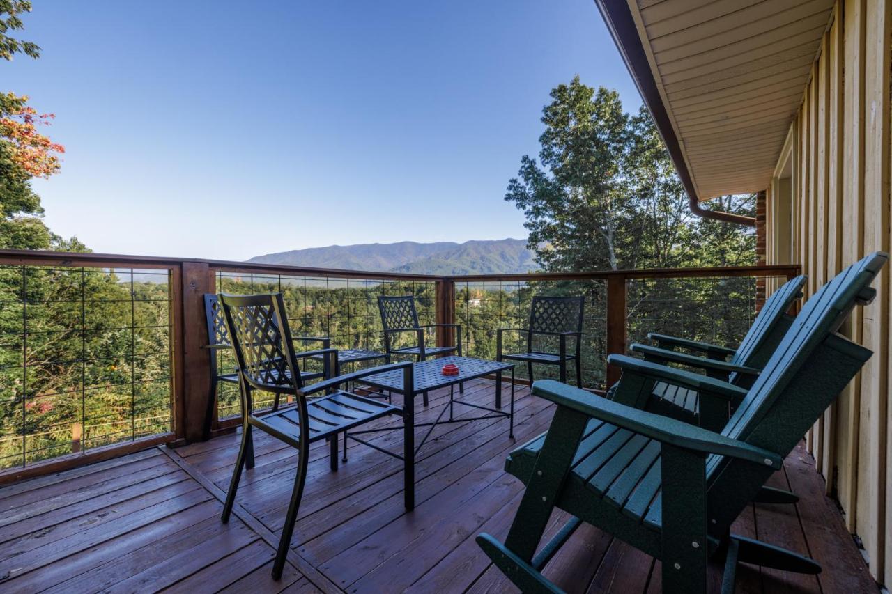 Happy Trails - Cobbly Nob Resort Home Gatlinburg Bagian luar foto